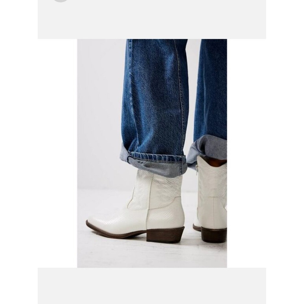 Coconuts by Matisse Derrinher White Western Ankle Booties Size 8